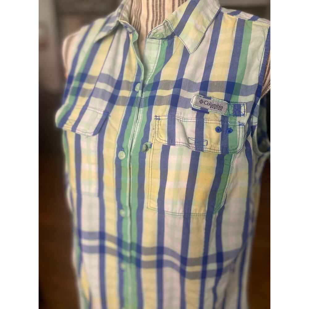 Columbia green and blue plaid sleeveless button front ladies top - Picture 2 of 10